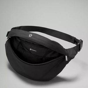 Lululemon large classic belt bag 3.5L in black- new with a tag